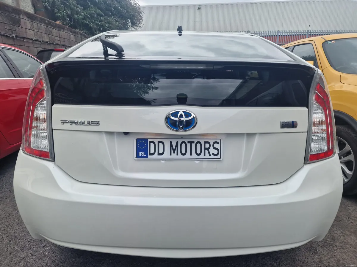 Toyota Prius 2015 self charging hybrid - Image 2
