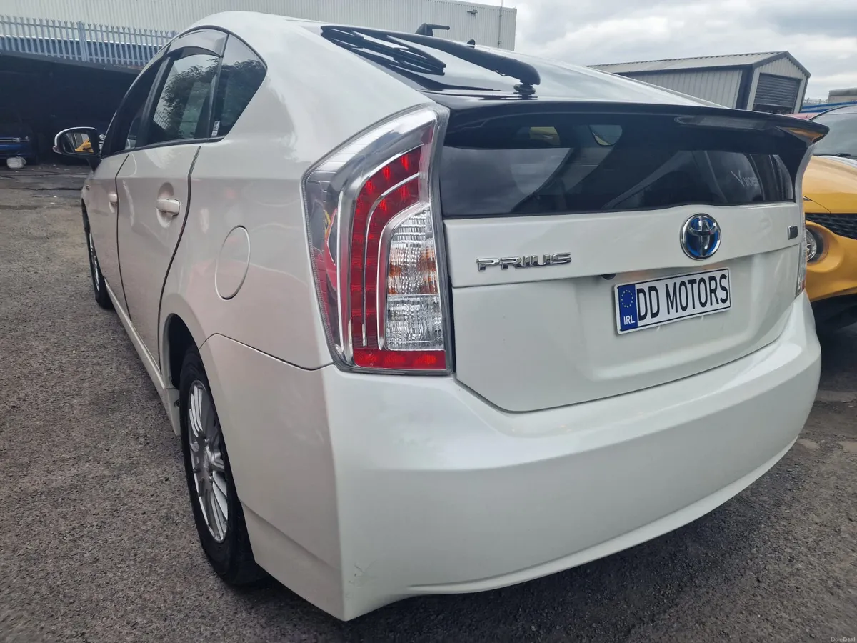 Toyota Prius 2015 self charging hybrid - Image 3
