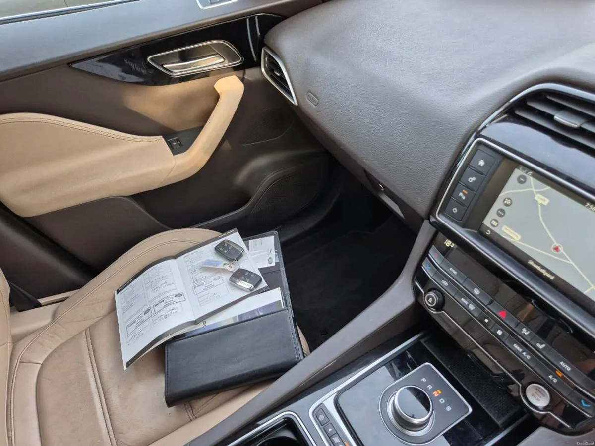 JAGUAR F- PACE AWD SUV LOW KM  2017 - Image 4