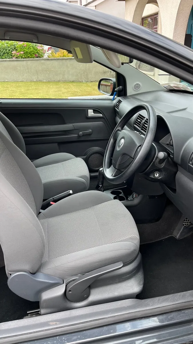 Volkswagen Fox 2010 - Image 2