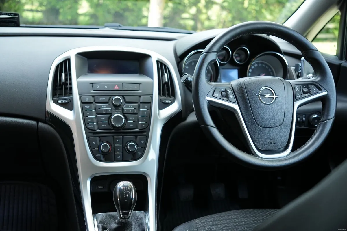 Opel Astra 2015 - Image 3