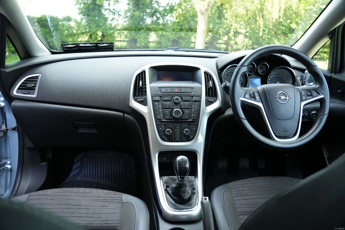 Opel Astra 2015 - Image 4