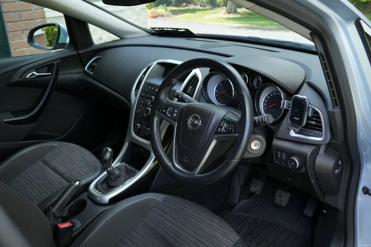 Opel Astra 2015 - Image 5
