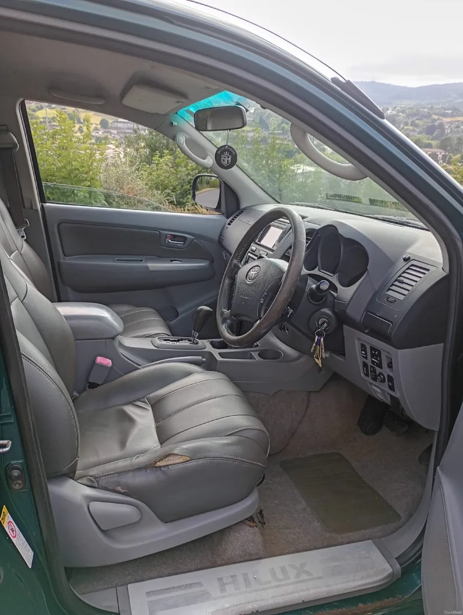 Toyota Hilux 2011 - Image 3