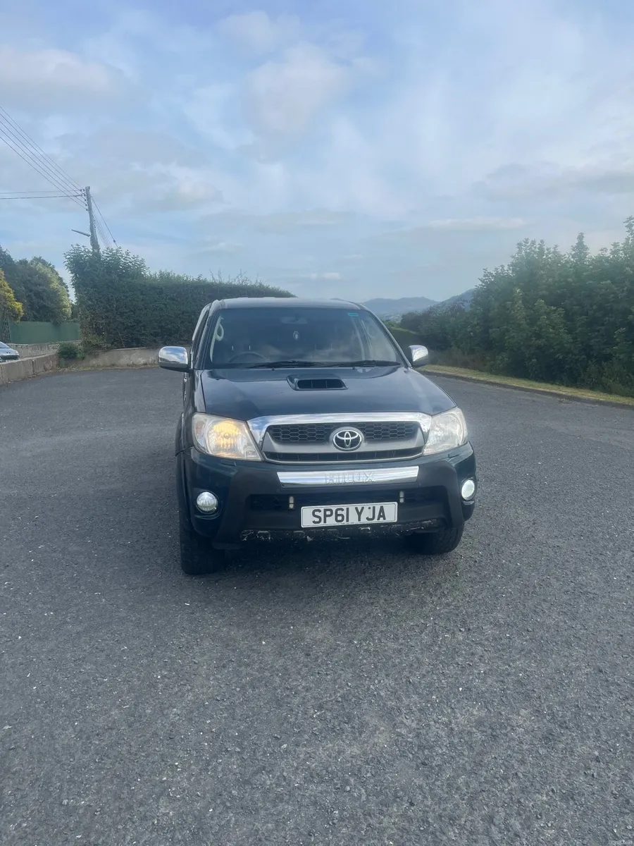 Toyota Hilux 2011 - Image 1