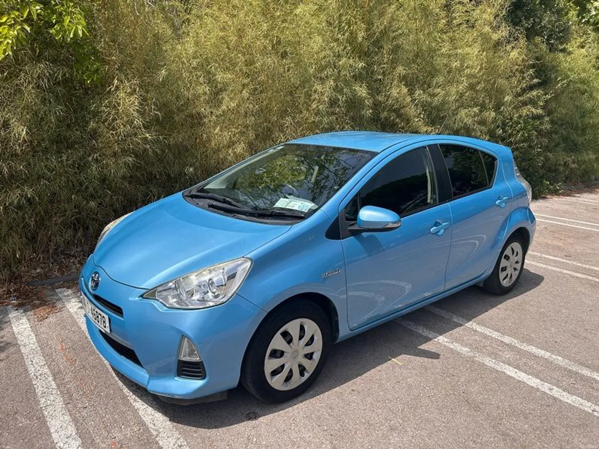 2014 Toyota Aqua - Image 2
