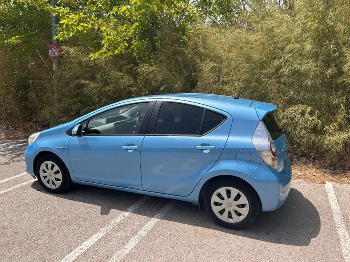 2014 Toyota Aqua - Image 4
