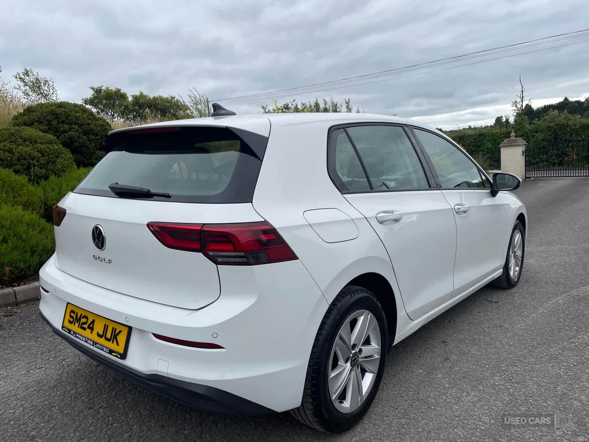 Volkswagen Golf DIESEL HATCHBACK - Image 2