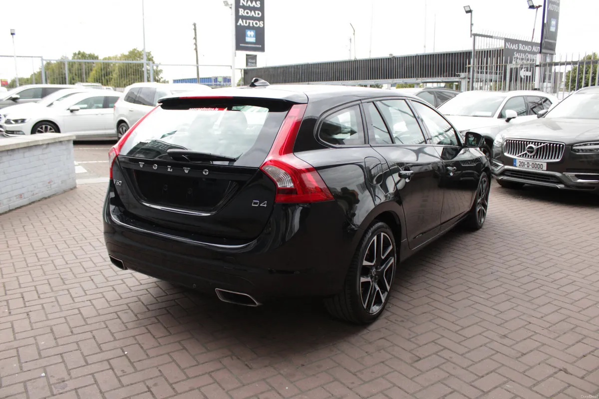 2017 VOLVO V60 5DR ESTATE AUTOMATIC 2.0 - Image 4