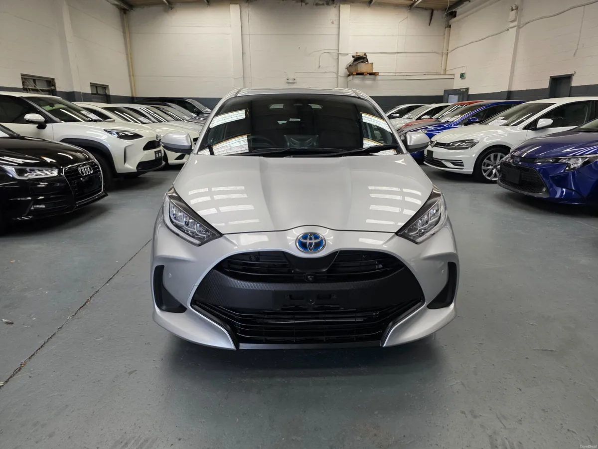 2020 Toyota Yaris Hybrid - Image 2