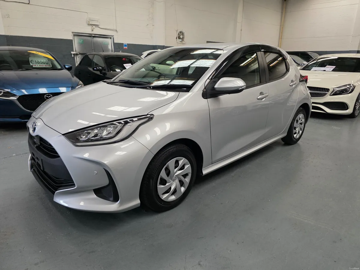 2020 Toyota Yaris Hybrid - Image 3