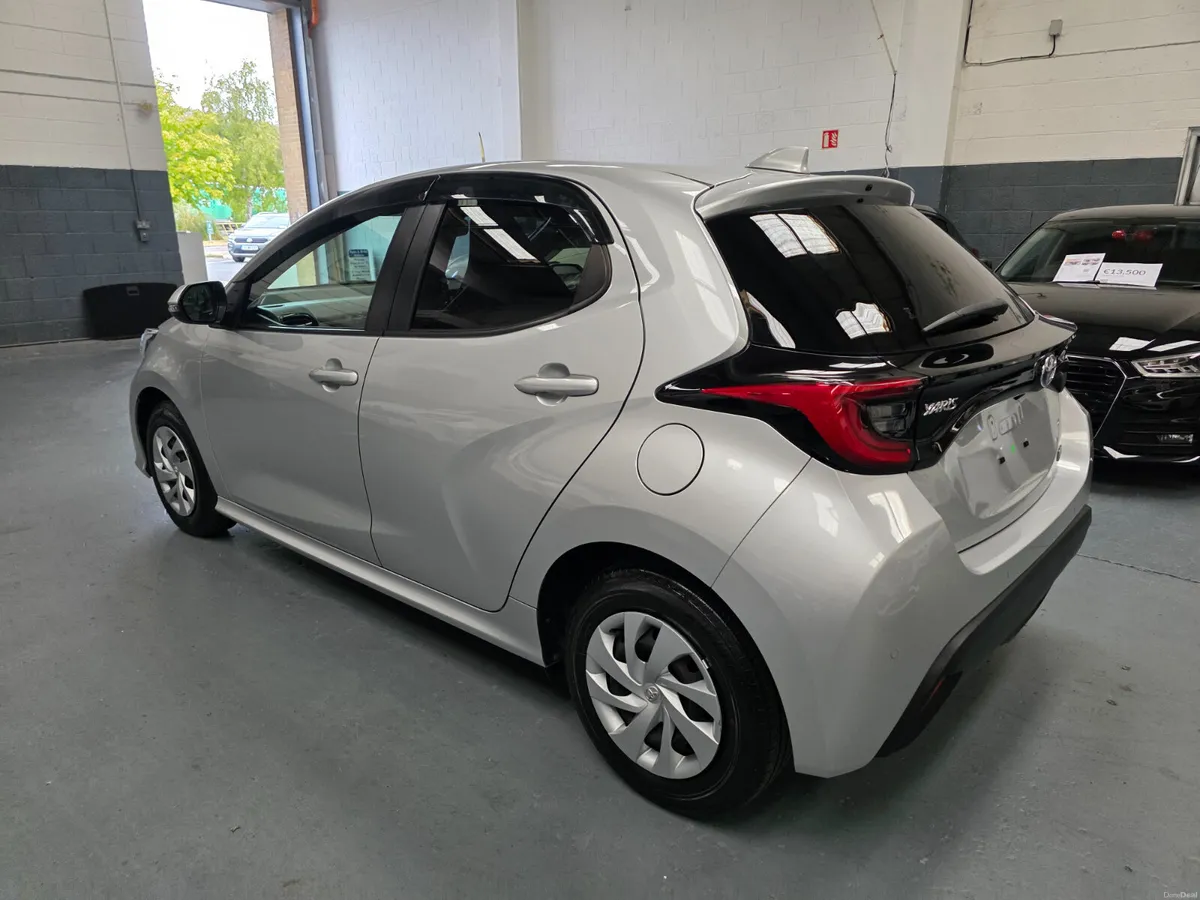 2020 Toyota Yaris Hybrid - Image 4