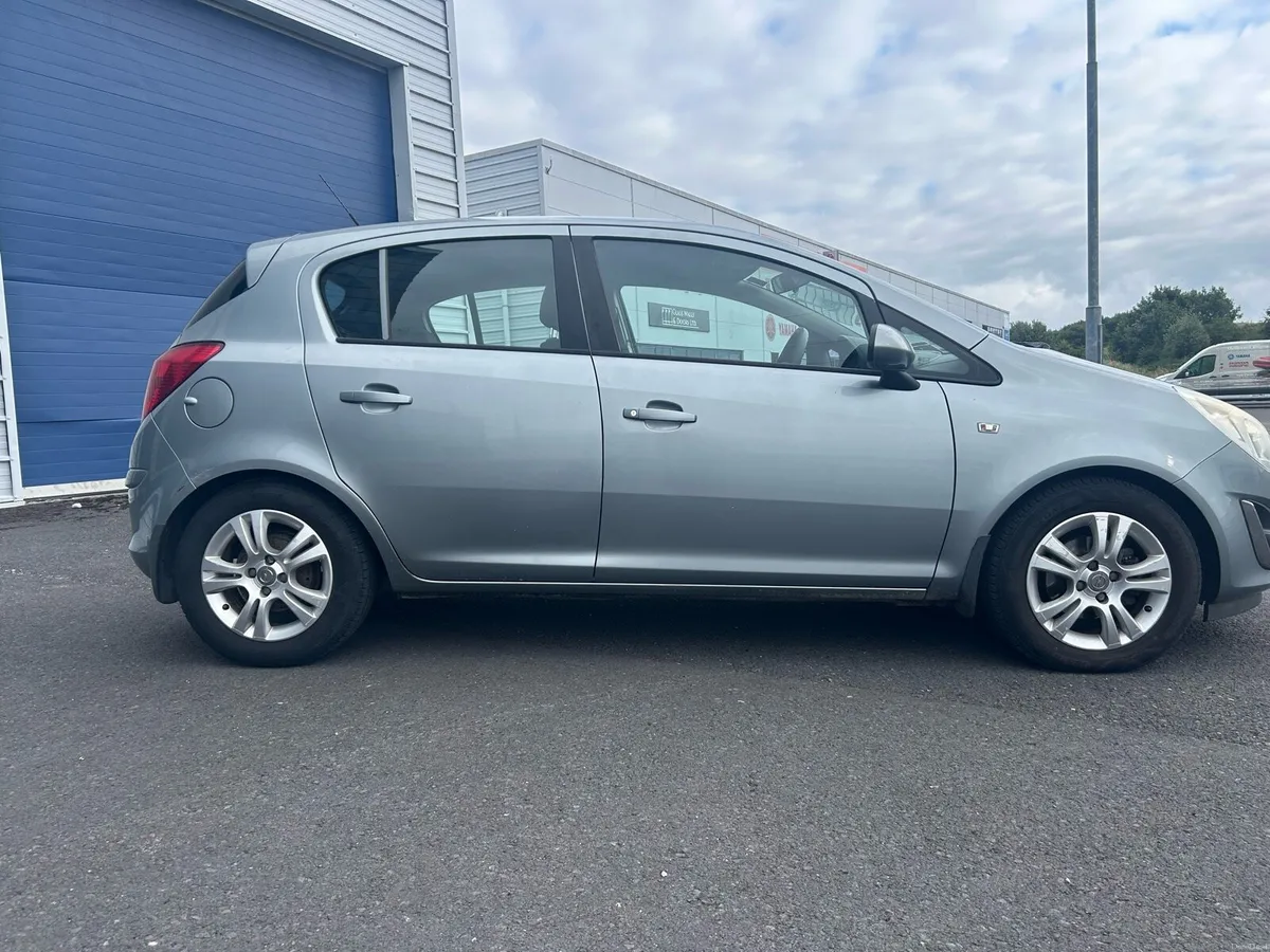 Opel-Corsa 1.2 petrol - Image 2
