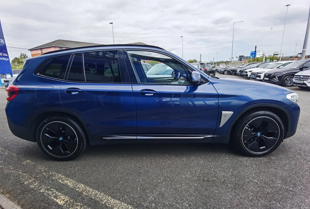BMW IX3 80KWH PREMIER EDITION **SUNROOF** - Image 5