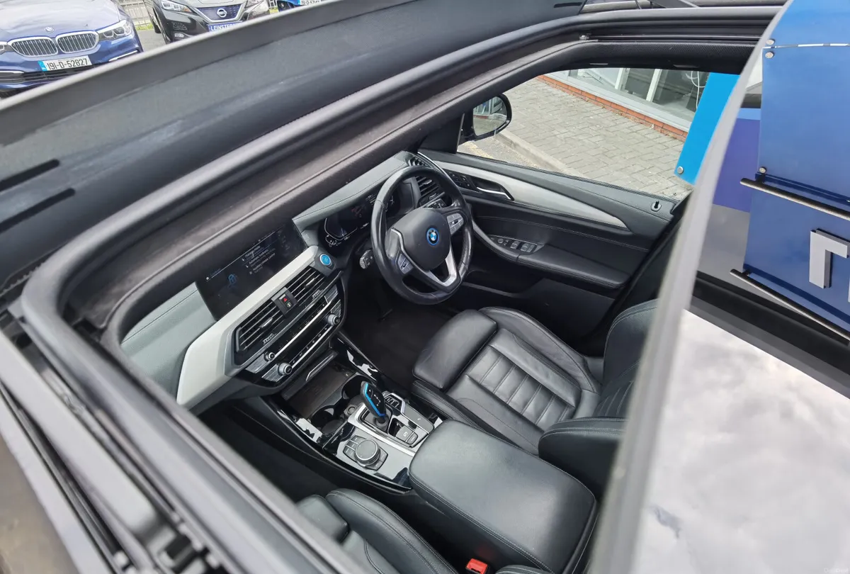 BMW IX3 80KWH PREMIER EDITION **SUNROOF** - Image 2
