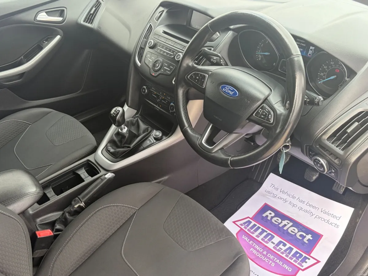 Ford Focus 1.0 ECOBOOST ZETEC 125PS 5DR T - Image 4