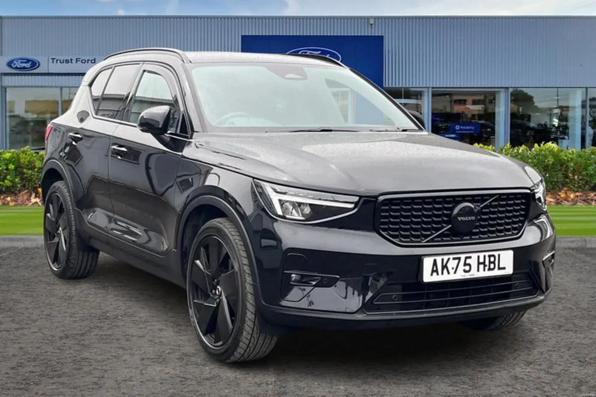Volvo XC40 Plus Black Edition - Image 1