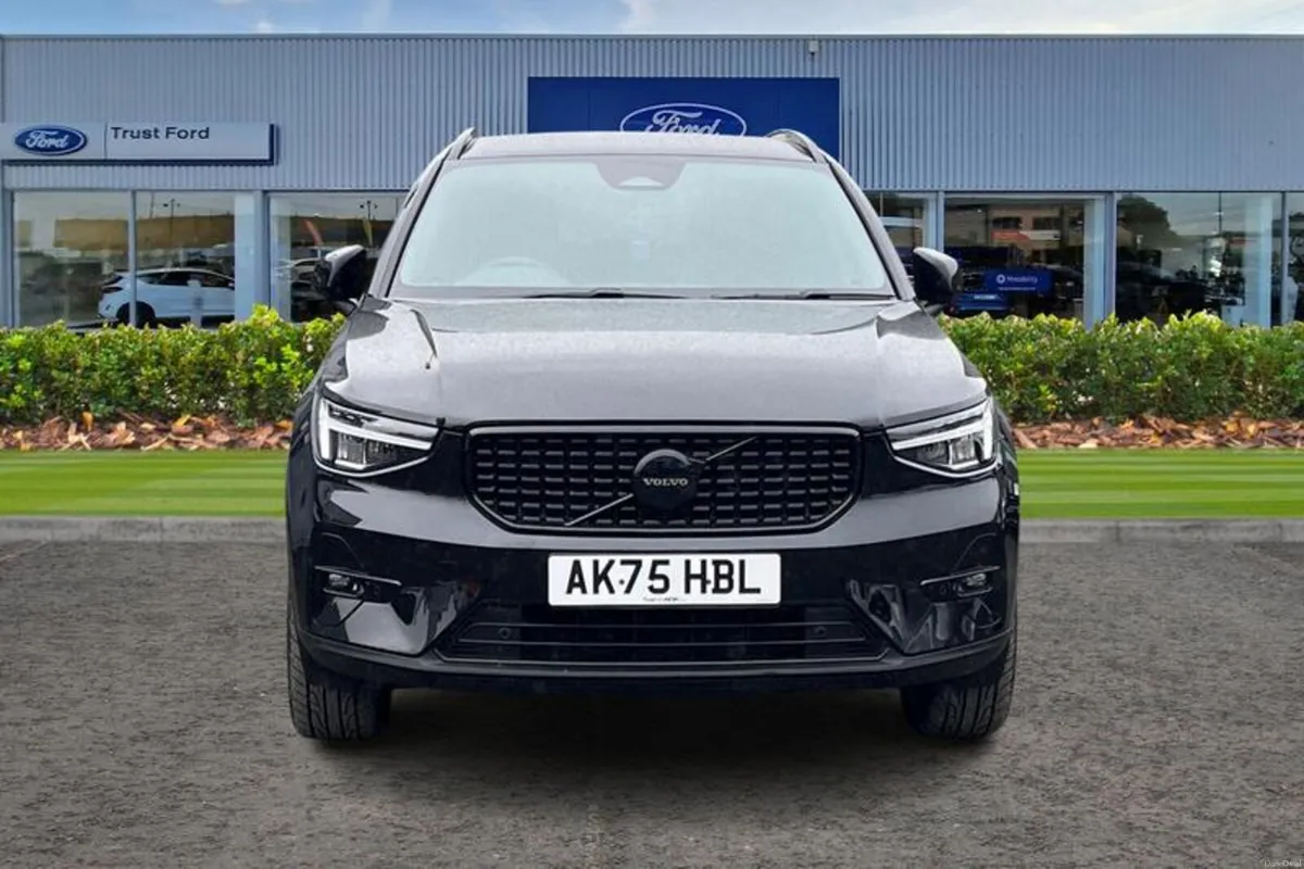 Volvo XC40 2.0 B4P Plus Black Edition 5dr Auto - Image 6