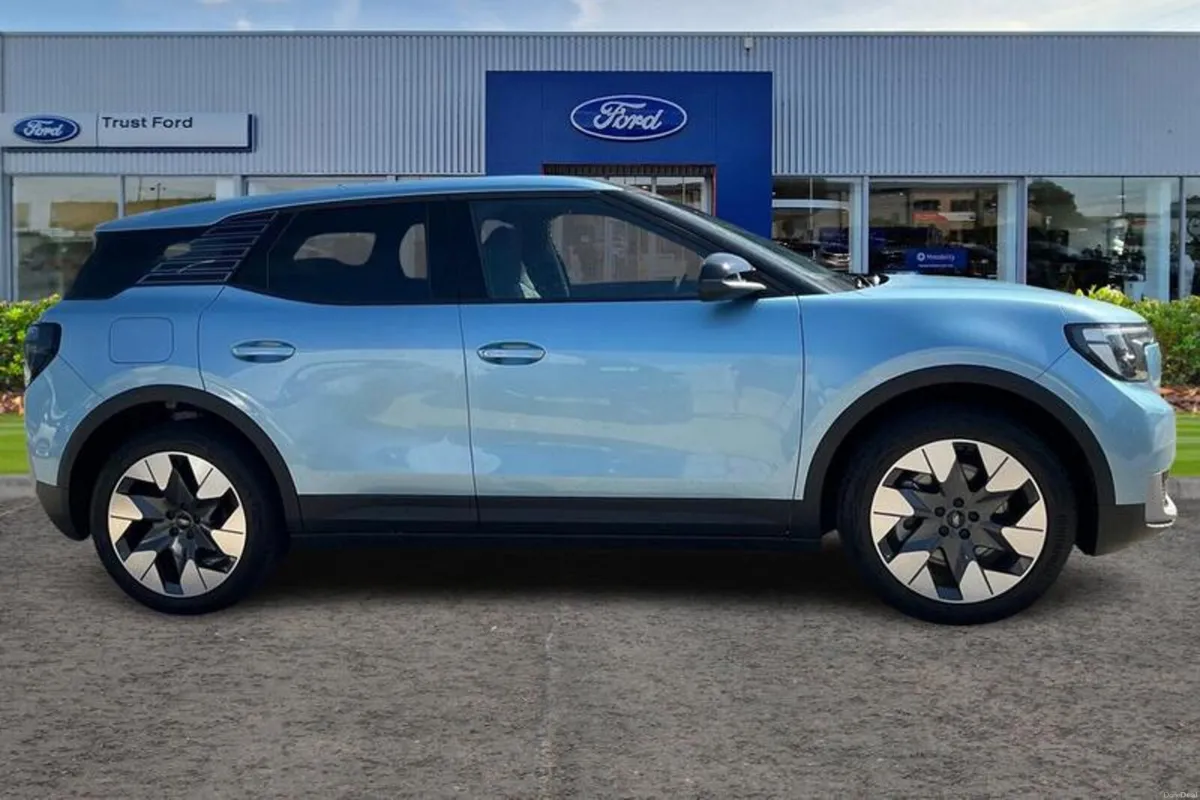 Ford Explorer Extended Range 79kWh Premium SUV 5dr - Image 3