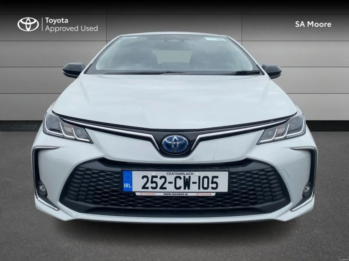 Toyota Corolla HYBRID LUNA SPORT SALOON - Image 5