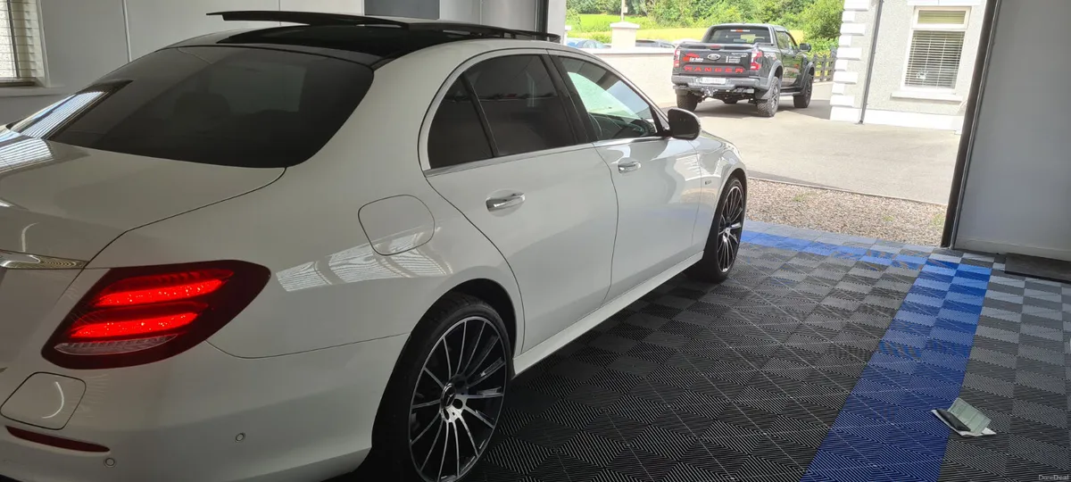 Mercedes-Benz E-Class 2019 - Image 2