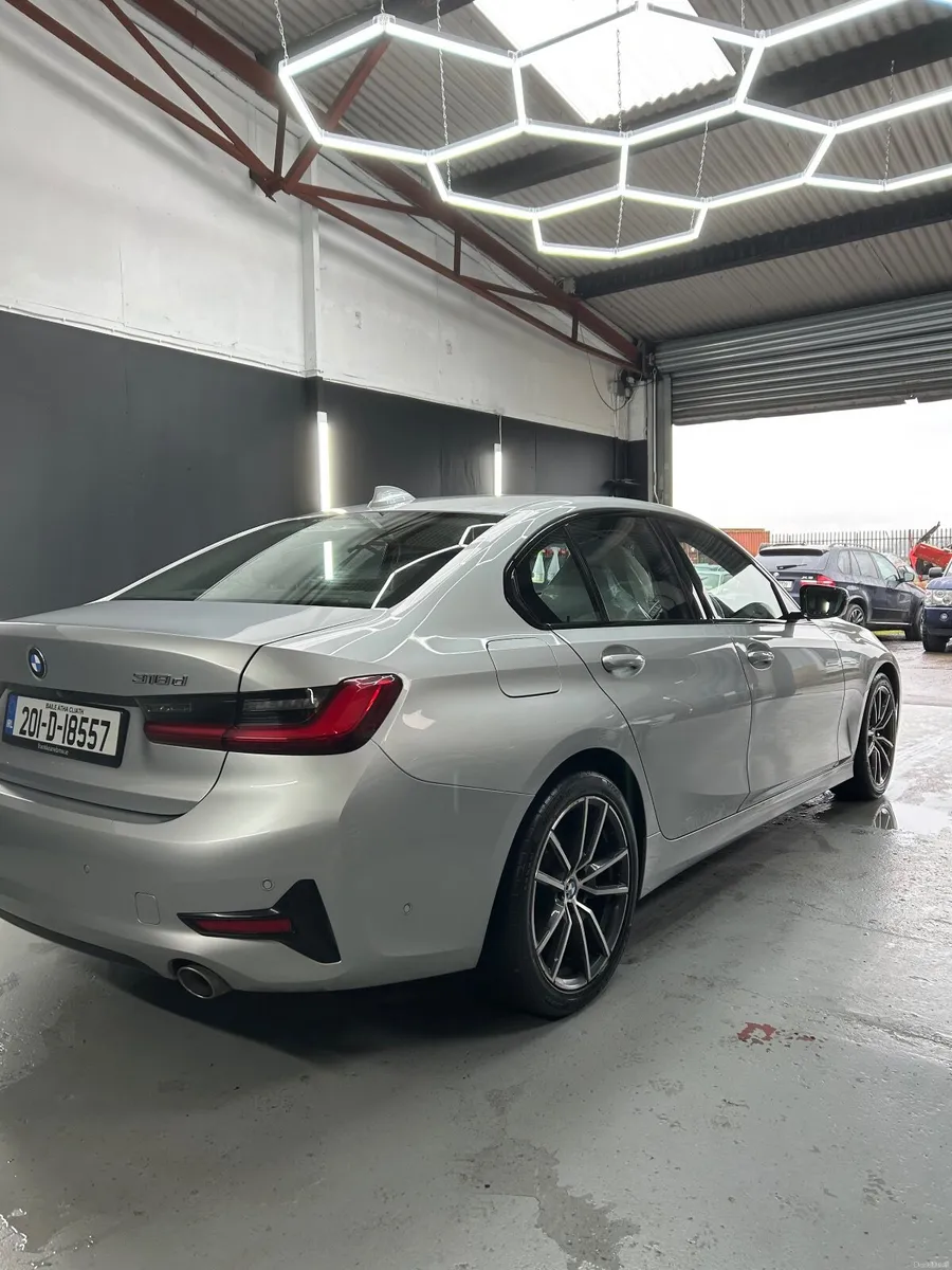 BMW 3-Series 2021 - Image 2