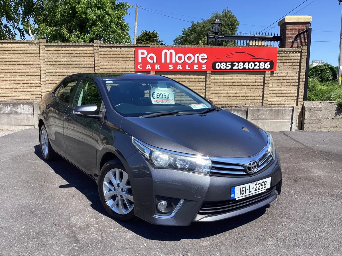 Toyota Corolla ** CAMERA * SAT NAV - Image 2