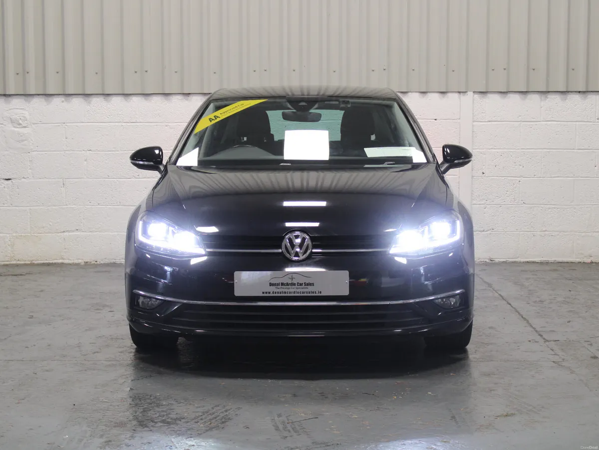 2017 Volkswagen Golf - Image 2