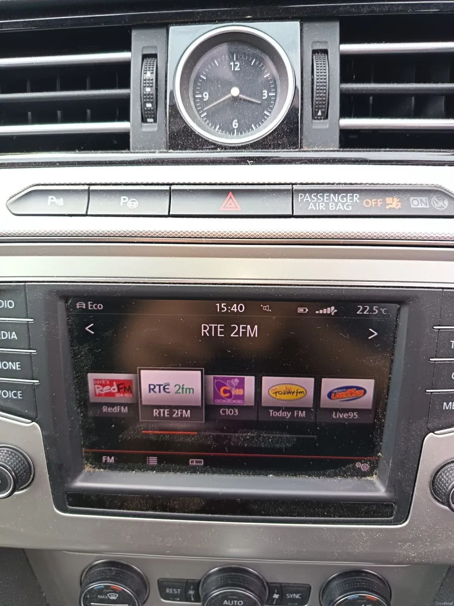 Volkswagen Passat 2016 - Image 2