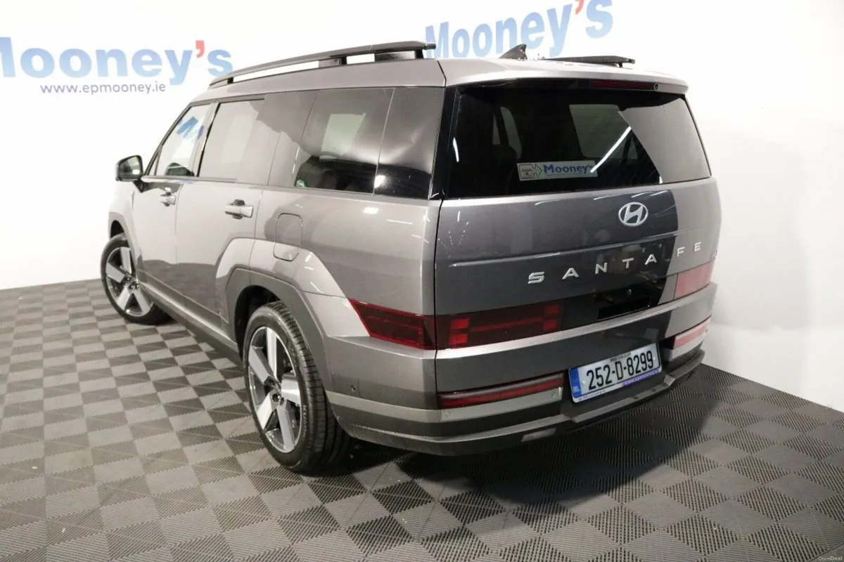 Hyundai Santa Fe Premium Plug in Hybrid 4WD 1.6L P - Image 2