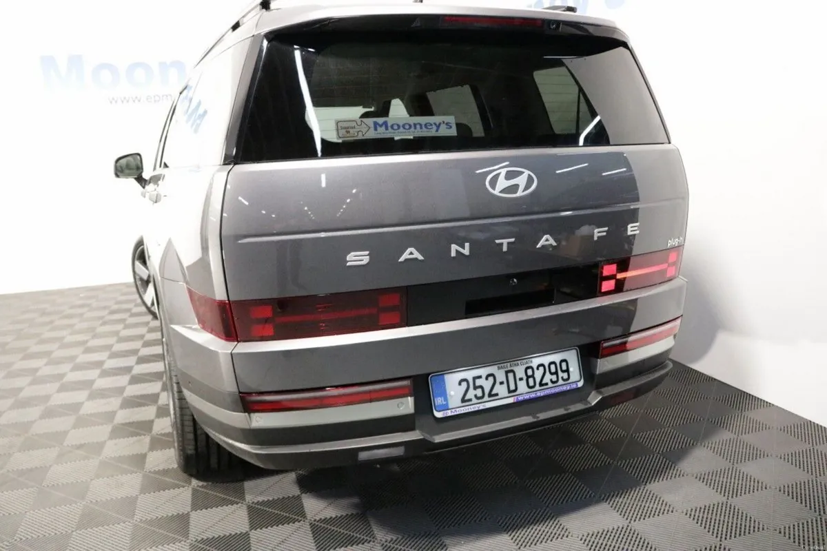 Hyundai Santa Fe Premium Plug in Hybrid 4WD 1.6L P - Image 3