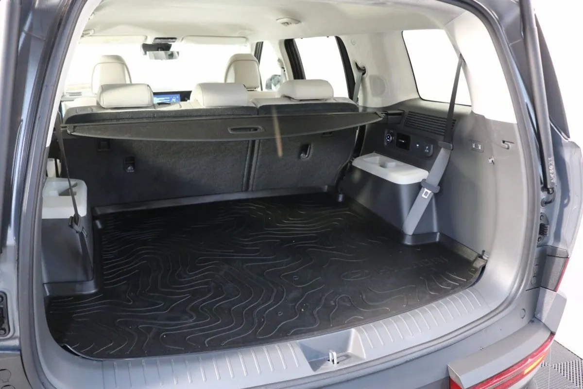 Hyundai Santa Fe Premium Plug in Hybrid 4WD 1.6L P - Image 4