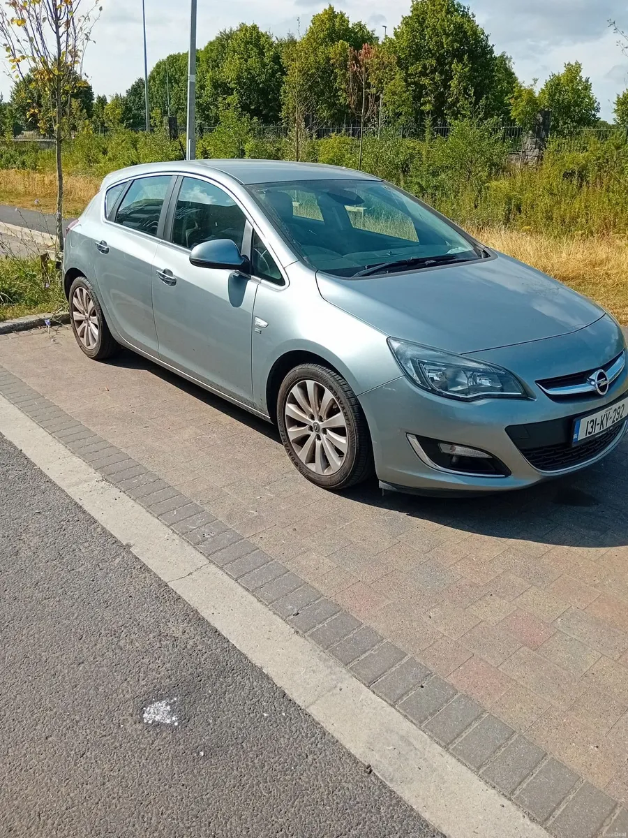 Opel Astra 2013 - Image 1