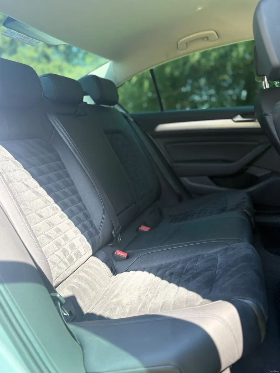 Volkswagen Passat - Image 2