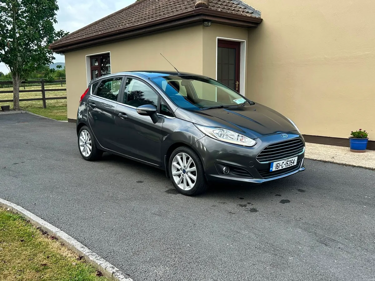 2016 Ford fiesta - Image 1