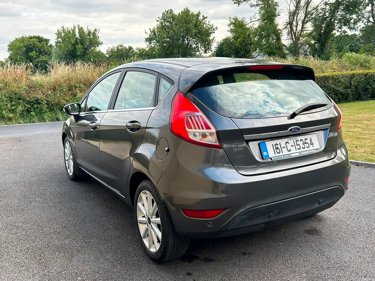 2016 Ford fiesta - Image 4