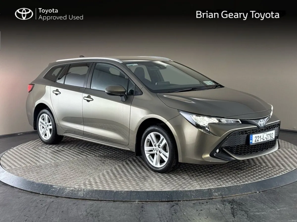 Toyota Corolla LUNA TS 4DR AUTO HYBRID - Image 1
