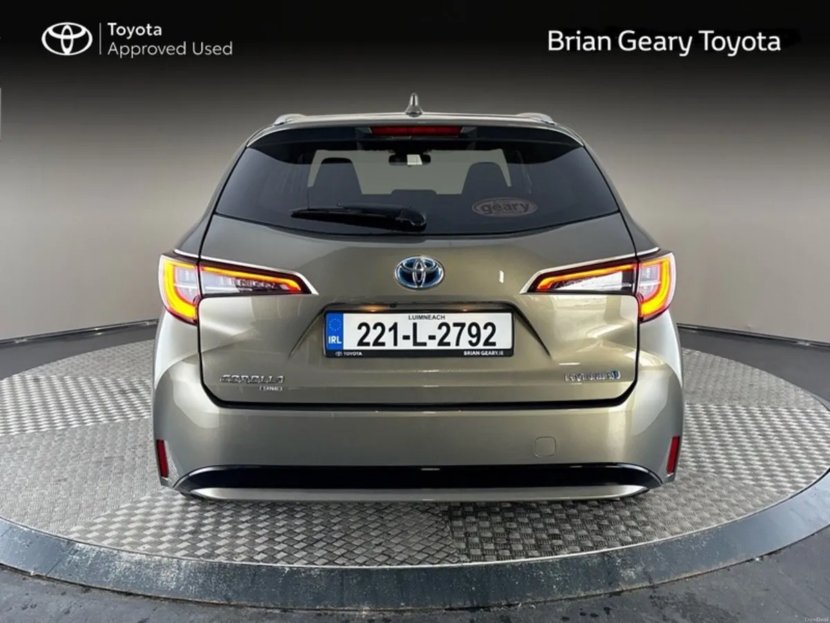 Toyota Corolla LUNA TS 4DR AUTO HYBRID - Image 4