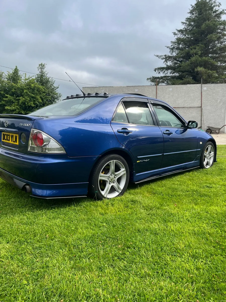 Lexus Is 200 - Image 5