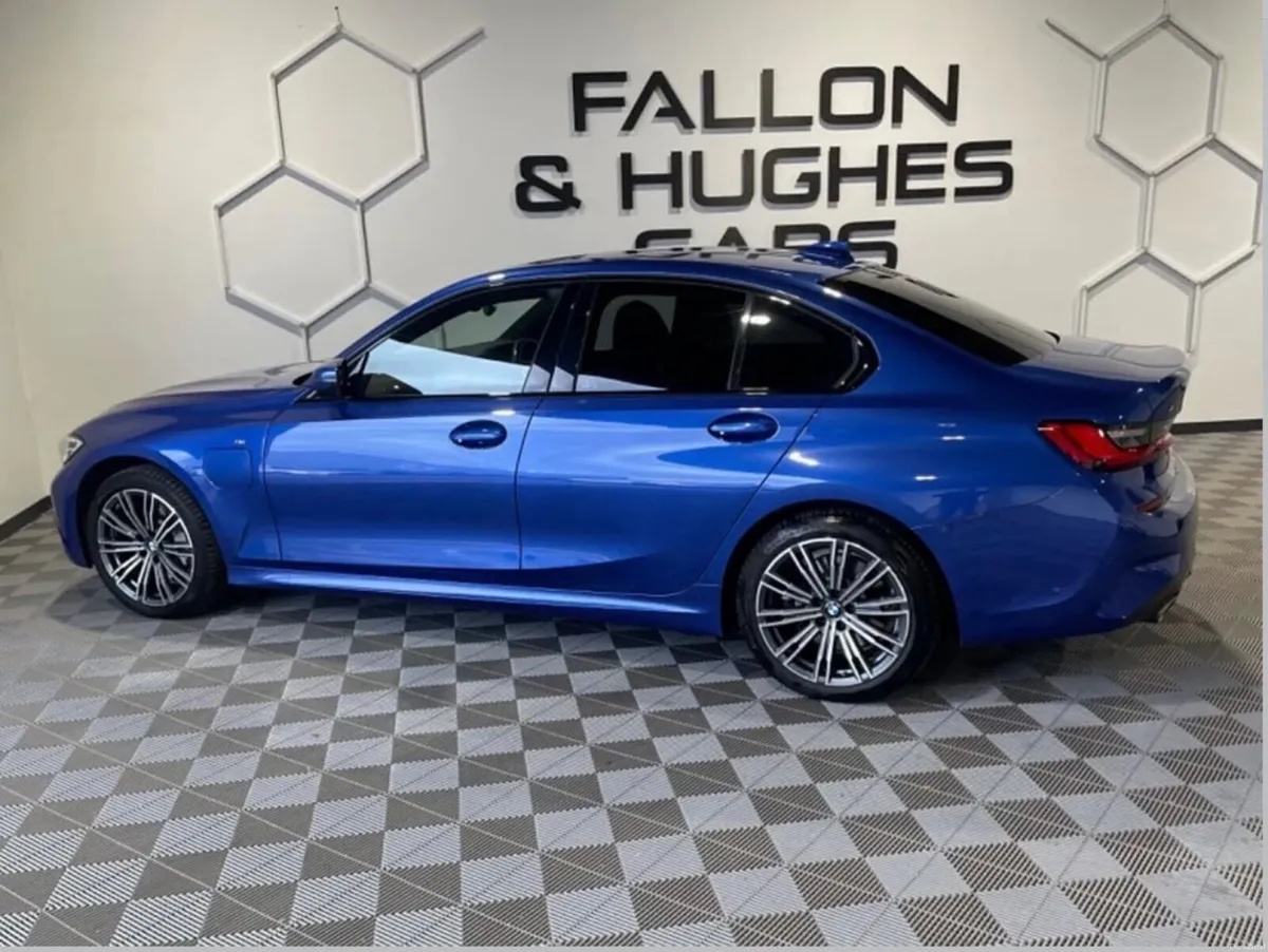2021 BMW 330e XDRIVE HYBRID - Image 3