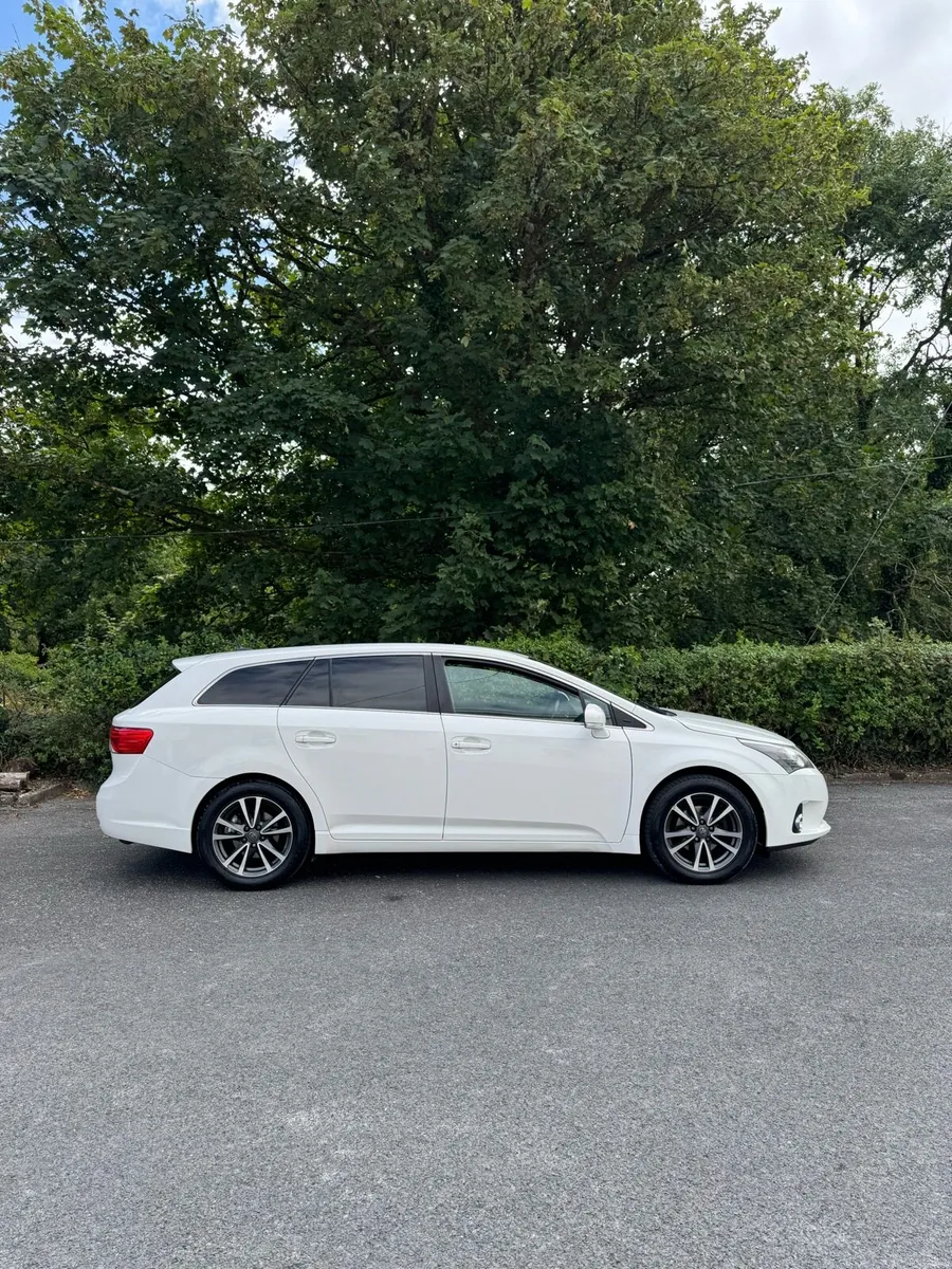 2014 Toyota Avensis 2.0 D4D Estate - Image 2