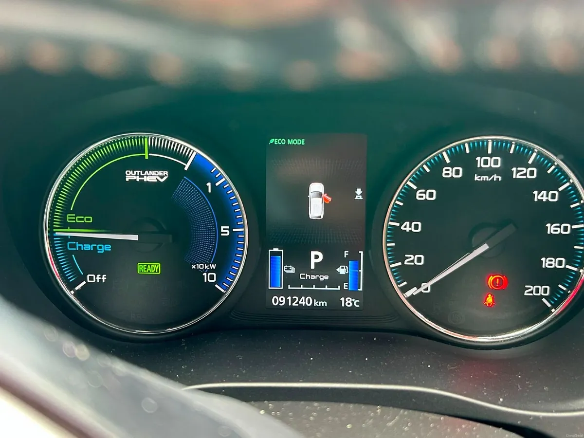 2019 Automatic Mitsubishi Outlander PHEV - Image 4