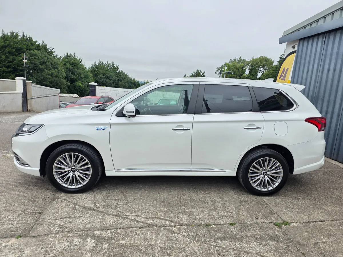 2022 MITSUBISHI OUTLANDER * 2.4 PHEV * ONLY 23K MI - Image 5