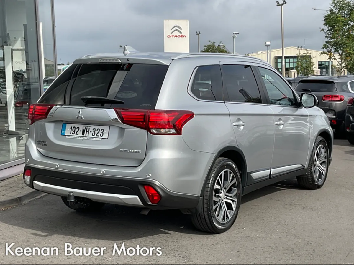 Mitsubishi Outlander OUTL 4WD 6MT 4DR - Image 4
