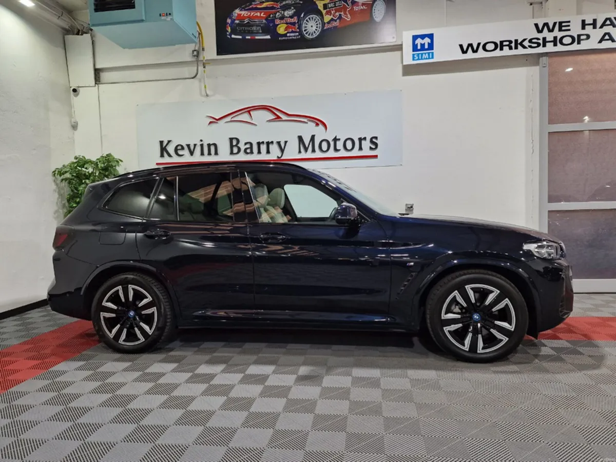 BMW iX3 M SPORT (PAN ROOF / OYSTER LEATHER) AUTOMA - Image 3