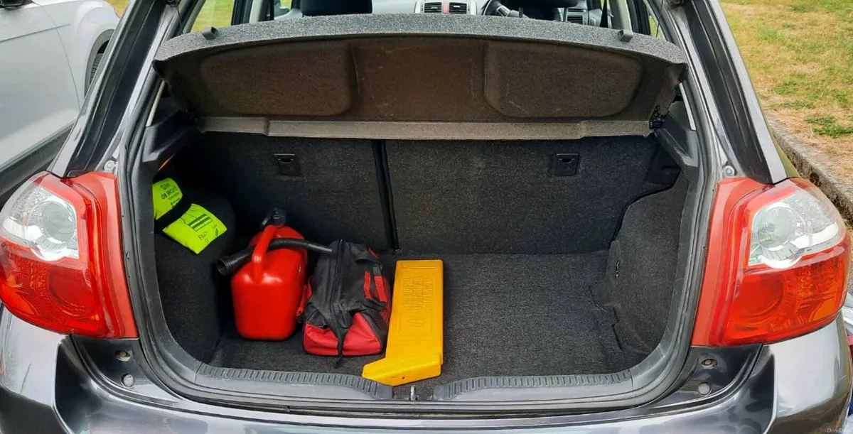 Car - Image 3