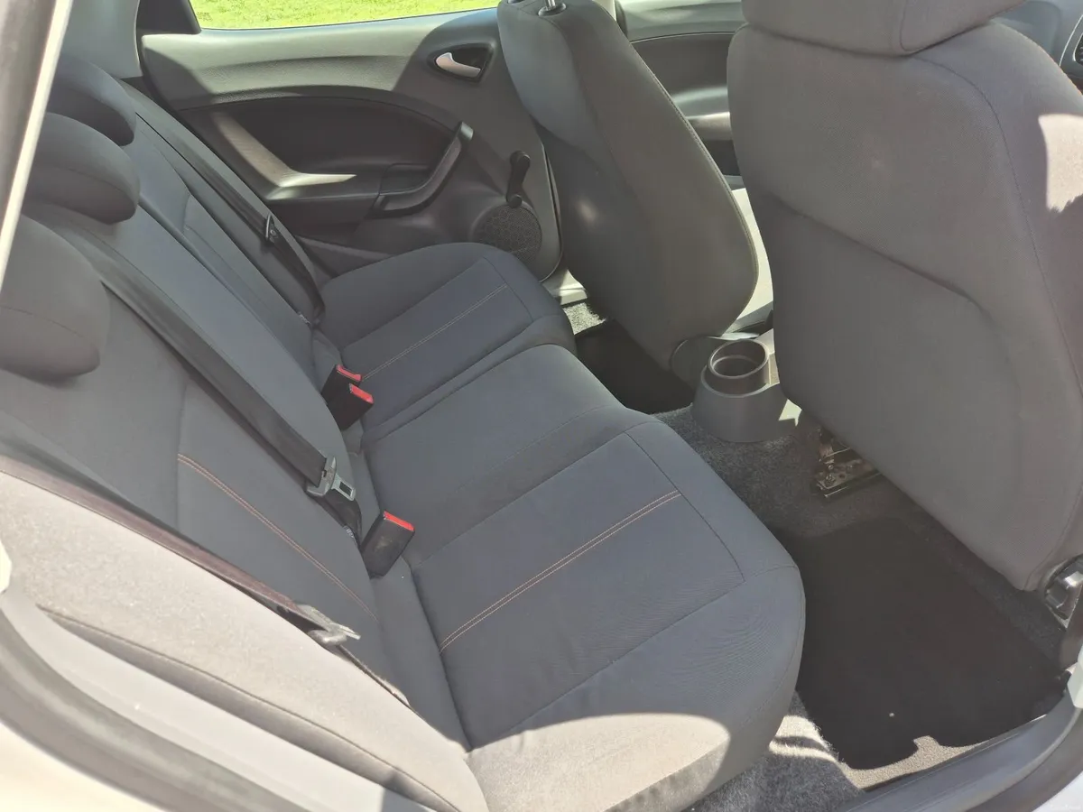 SEAT Ibiza 2011 - Image 2