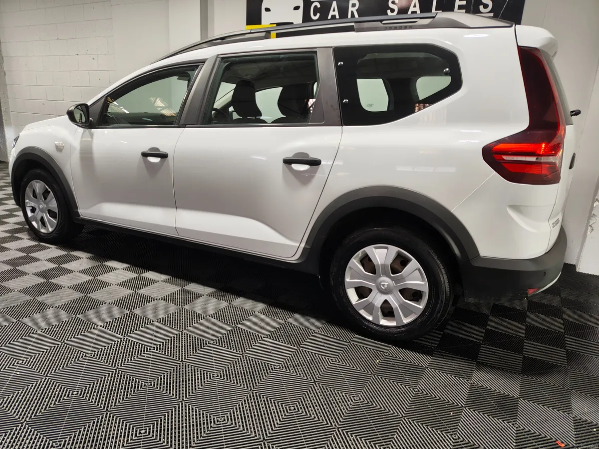 Dacia Jogger 2022 1.0 PETROL 6 SPEED ESSENTIAL - Image 5