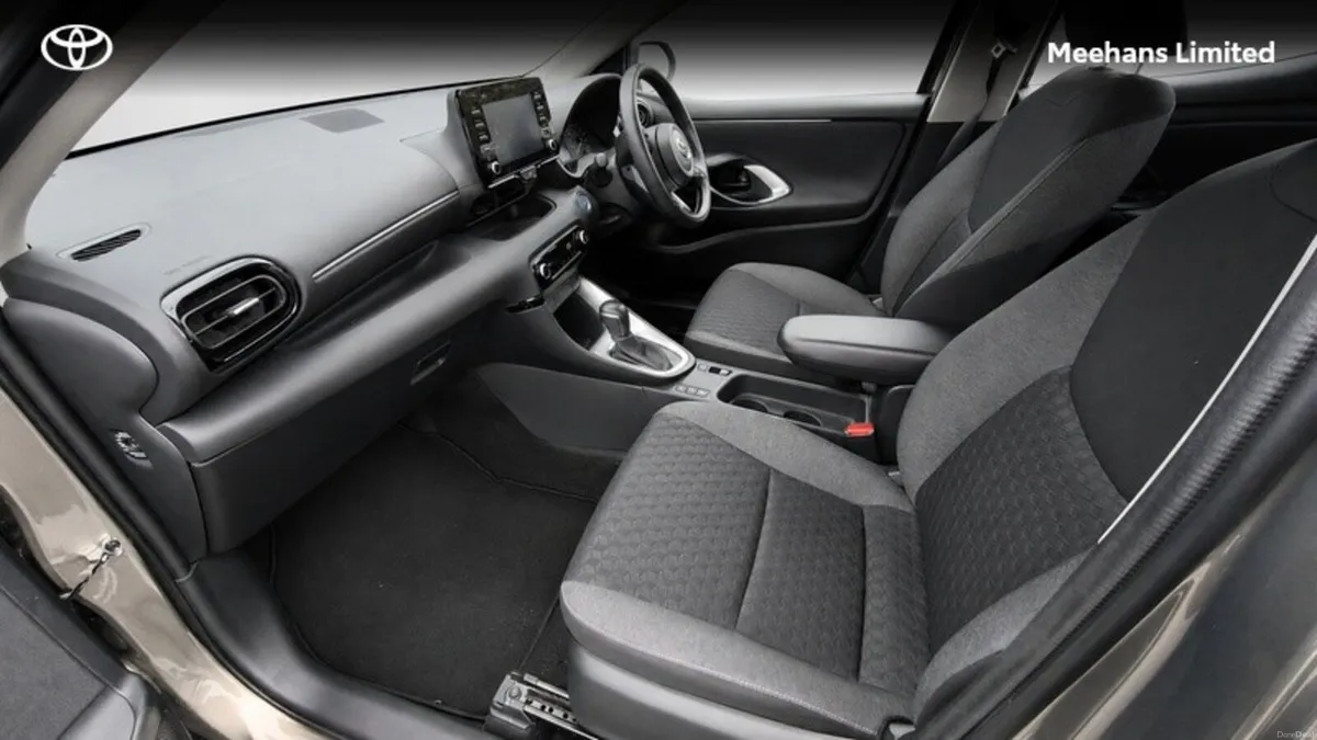 Toyota Yaris YARIS 1.5 HYBRID LUNA - Image 6