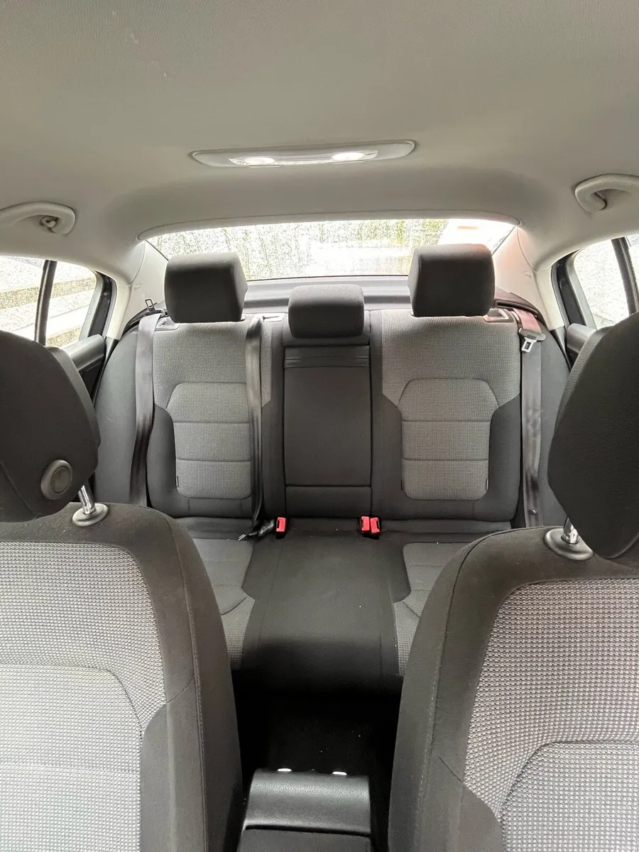 Volkswagen Passat 2012 - Image 5